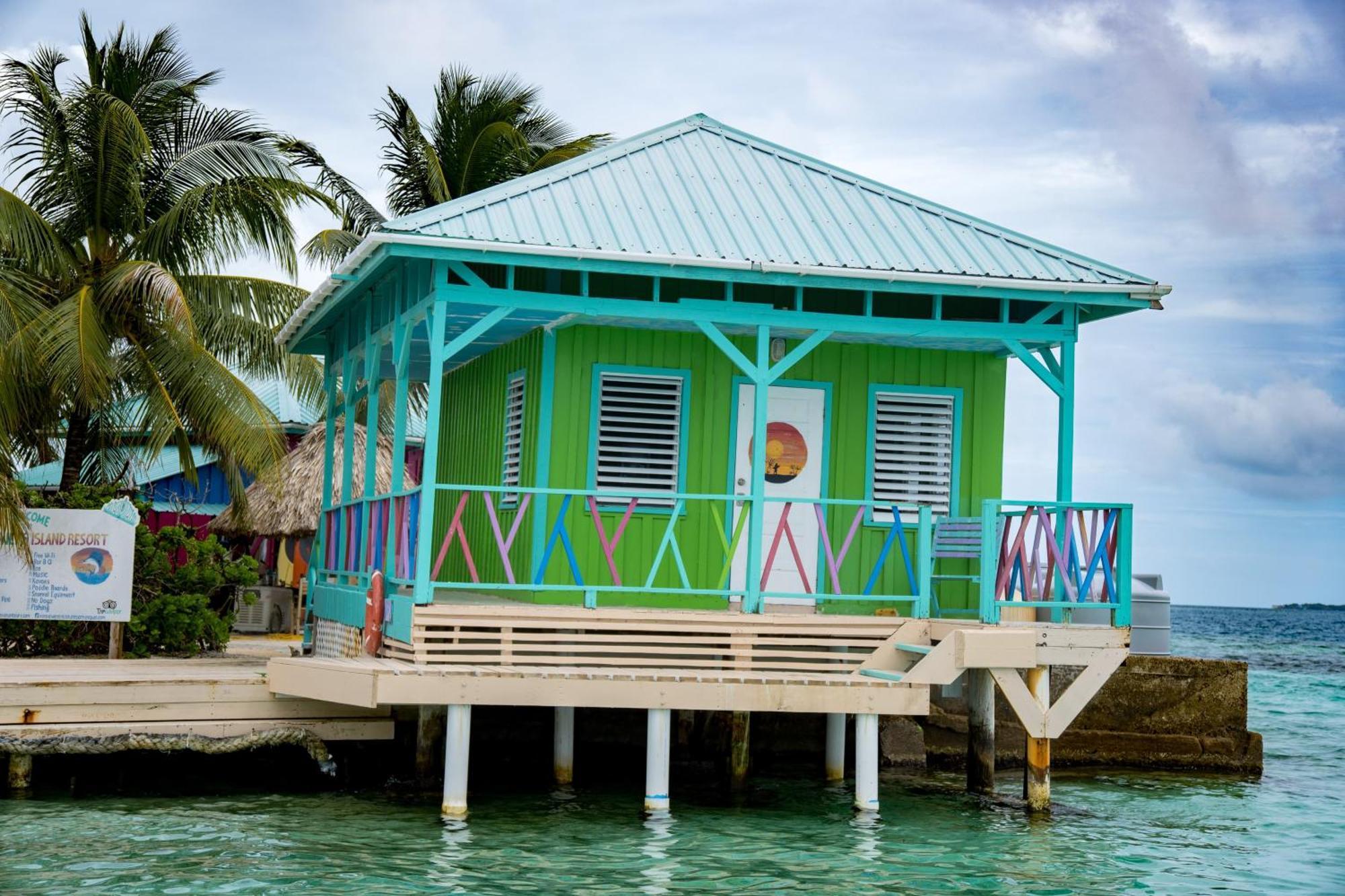 King Lewey'S Island Resort Placencia Exterior photo