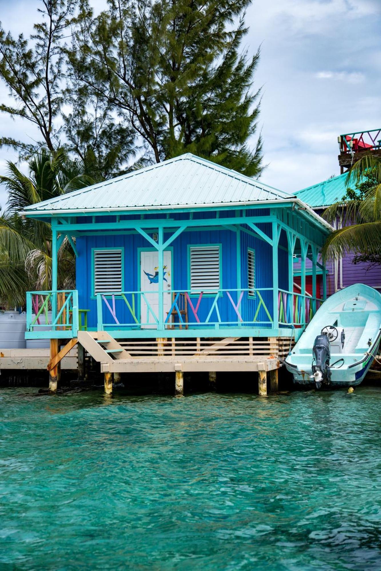 King Lewey'S Island Resort Placencia Exterior photo